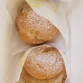 Beard Papa's - Desserts Near Me - New York, New York