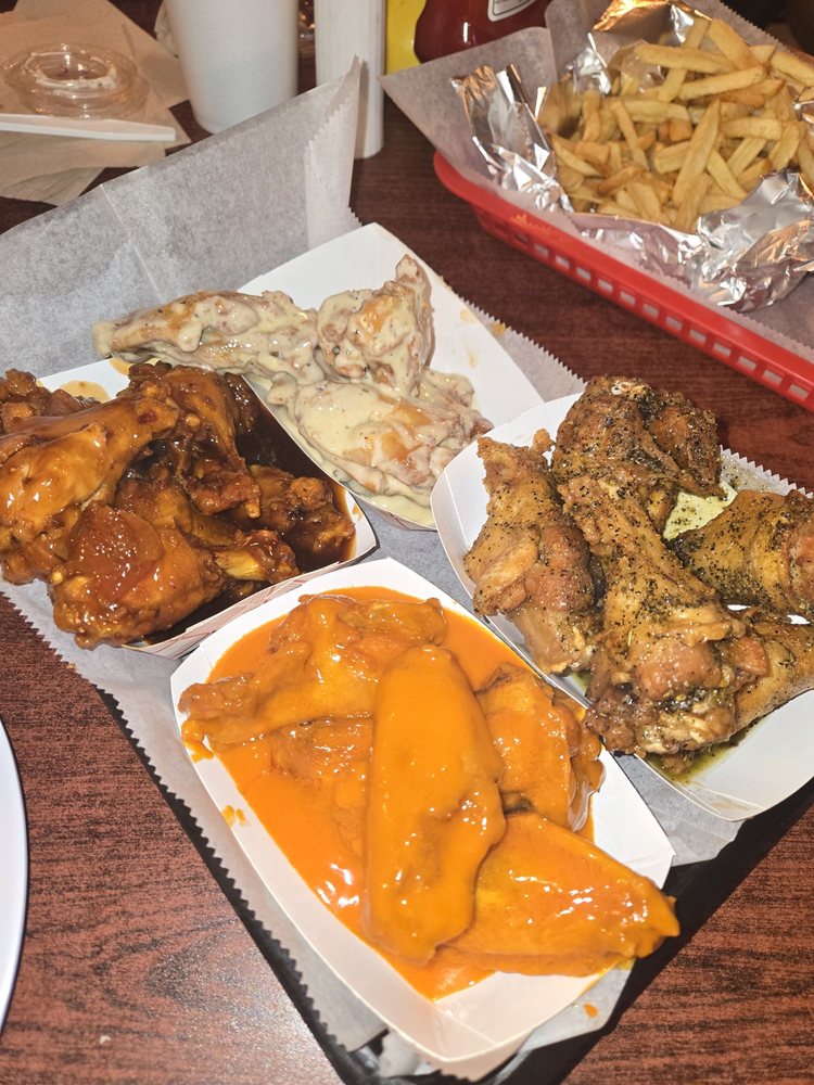 Joes Famous Wings & Wieners Logo