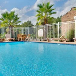 Holiday Inn Express Leesville-Ft. Polk - Outdoor Pool