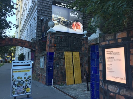 Kunst Haus Wien. Museum Hundertwasser by null