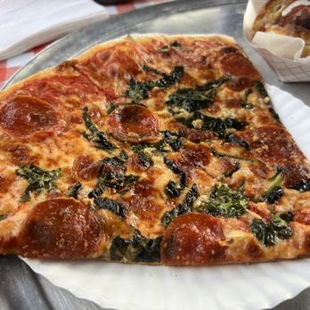 Bob's Pizzeria - garlic pepperoni pizza - Pizza Near Me - Kailua, Hawaii Bob's Pizzeria - garlic pepperoni pizza - Pizza Near Me - Kailua, Hawaii