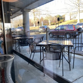 Vero Cucino Rustico - Outside patio - Pizza Near Me - Middletown, Connecticut Vero Cucino Rustico - Outside patio - Pizza Near Me - Middletown, Connecticut