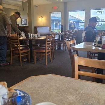 Stan's Maple Cafe - Inside - Salad Near Me - Ukiah, California