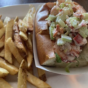Mohegan Restaurant & Bar - cold lobster roll - New American Near Me - New Shoreham, Rhode Island Mohegan Restaurant & Bar - cold lobster roll - New American Near Me - New Shoreham, Rhode Island