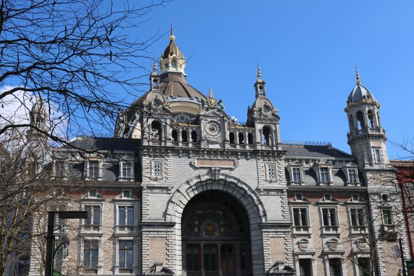 Antwerpen-Centraal station by null