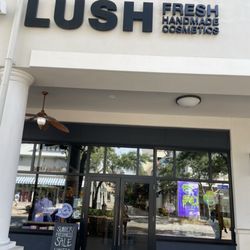 Lush - The entrance