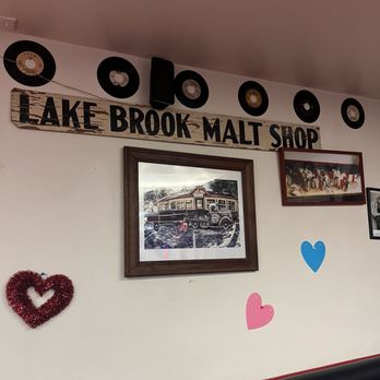 Cedar Glen Malt Shop - Menu and decor - American Near Me - Cedar Glen, California