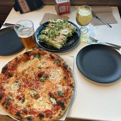 New Yorkese - Pizza, salad and a beer and a cider