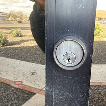 Lightning Mobile Locksmith - Keys & Locksmiths Near Me - Phoenix, Arizona Lightning Mobile Locksmith - Keys & Locksmiths Near Me - Phoenix, Arizona