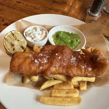 The Castle - Fish & Chips - Pubs Near Me - London, XGL The Castle - Fish & Chips - Pubs Near Me - London, XGL