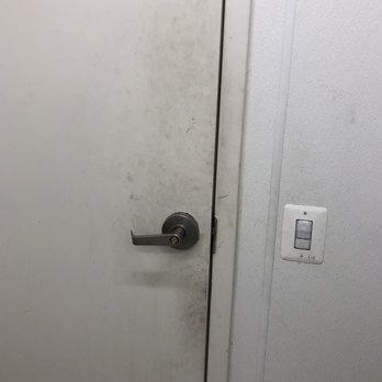 7-Eleven - a door with a handle on it - Convenience Stores Near Me - Accokeek, Maryland