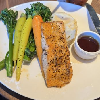 Yard House - Whiskey Glazed Salmon - New American Near Me - The Woodlands, Texas