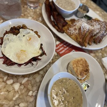 Daily Dose Old Town Bar & Grill - Southwest Flannel hash, biscuits and gravy, French toast - Breakfast & Brunch Near Me - Scottsdale, Arizona