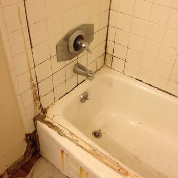 Residential Bath - a dirty bathtub in a bathroom - General Contractors Near Me - San Jose, California Residential Bath - a dirty bathtub in a bathroom - General Contractors Near Me - San Jose, California