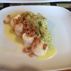 Praat-& Eetcafé Groenendijk - Tong met broccolipuree en garnalen.