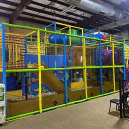 Indoor climbing structure Indoor climbing structure