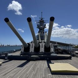 Battleship Missouri Memorial - The big guns. They can shoot every 3 seconds