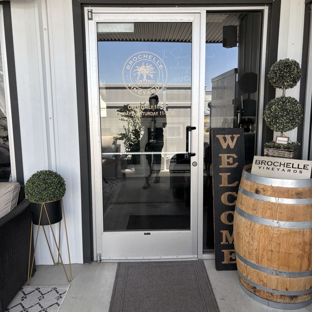 Brochelle Vineyards - Front door - Wine Tasting Room Near Me - Paso Robles, California