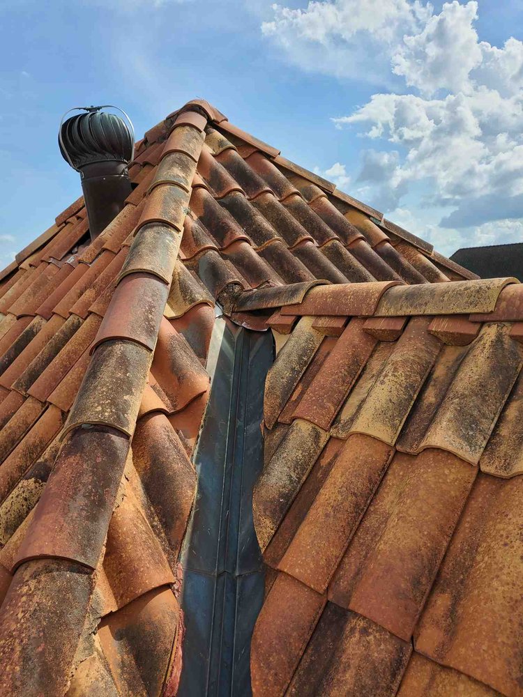 Slide of T&RV Construction