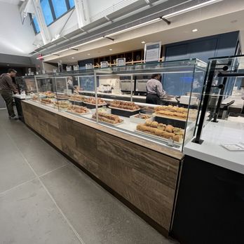 United Club - Sandwich station - Airport Lounges Near Me - Newark, New Jersey