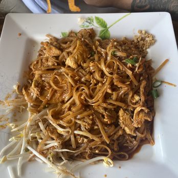 NaraDeva Thai Restaurant - Lunch pad Thai with chicken - Thai Near Me - Orlando, Florida