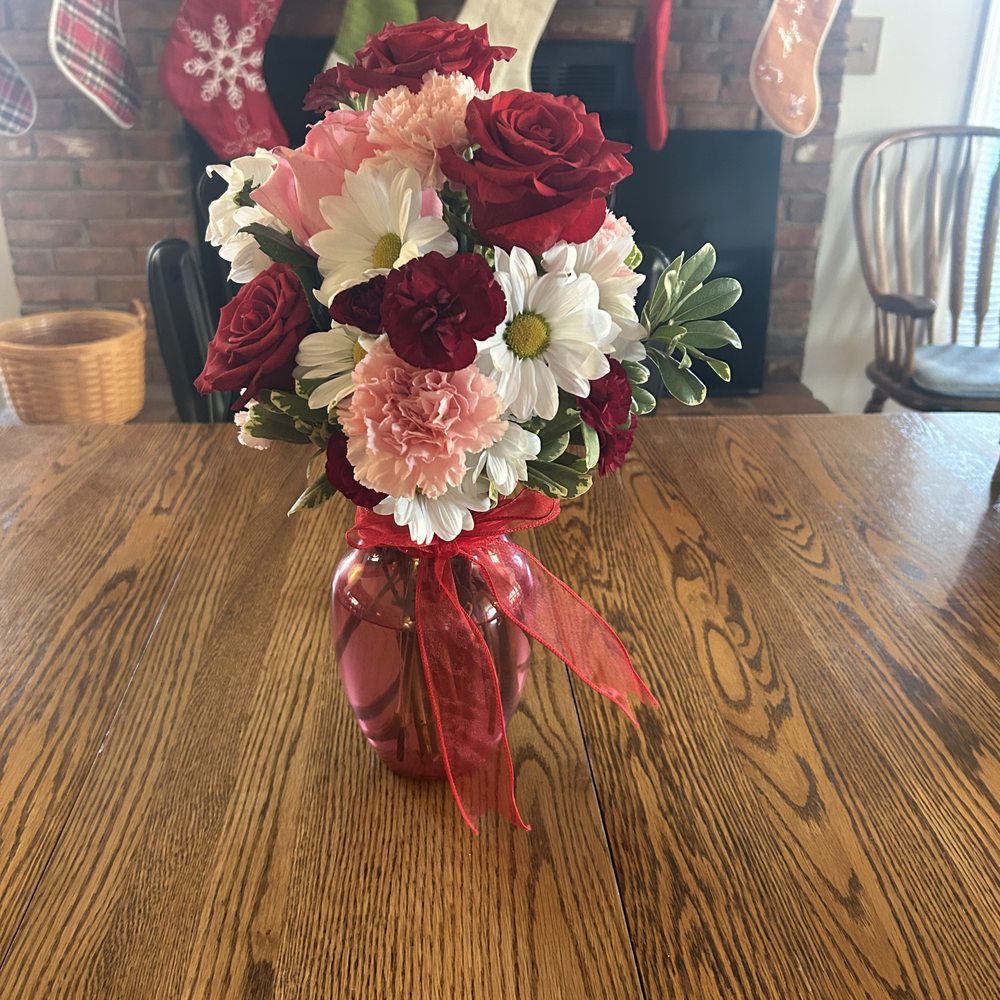 Petals & Plants - Nice but not what I ordered. - Florists Near Me - Sullivan, Missouri Petals & Plants - Nice but not what I ordered. - Florists Near Me - Sullivan, Missouri