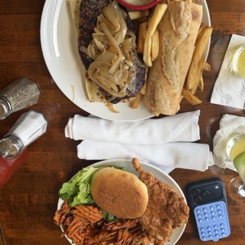 The Red Parrot Restaurant - American Near Me - Newport, Rhode Island