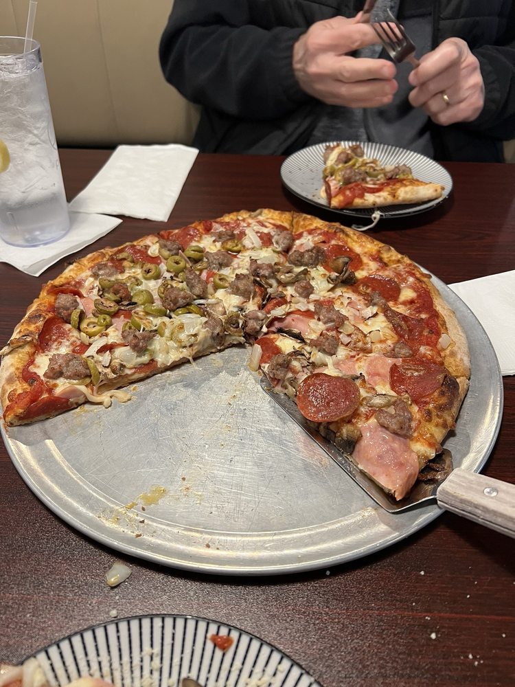RUSSO’S PIZZERIA BAR & GRILLEWAYLAND Updated August 2024 15 Reviews 2688 Patterson Rd
