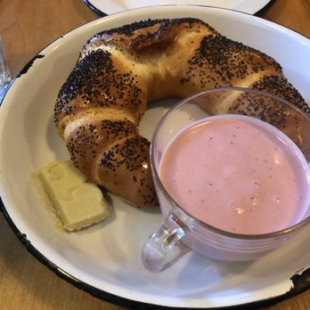 Apteka - Rogal z Maslanka Truskawkowa - Vegan Near Me - Pittsburgh, Pennsylvania