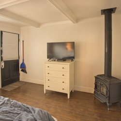 The McBEE COTTAGES, Est. 1927 / Cozy, Family Lodgings - Child & Pet Friendly - One Block to Beach