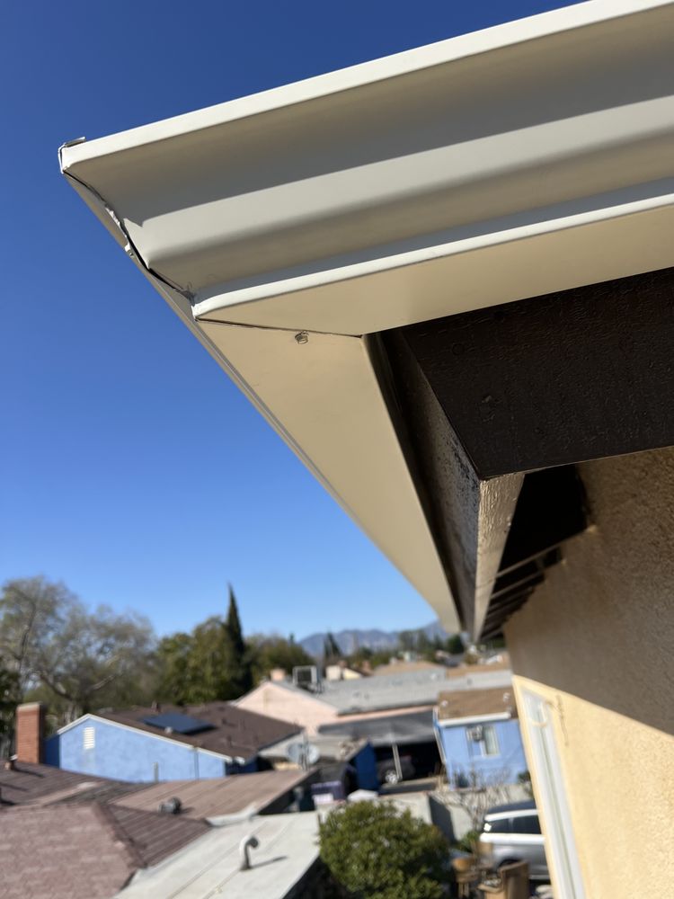 Slide of Geo' Metal And Gutters