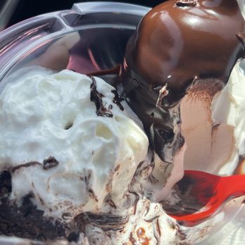 Dairy Queen Store - Brownie sundae - Fast Food Near Me - Ferndale, Michigan