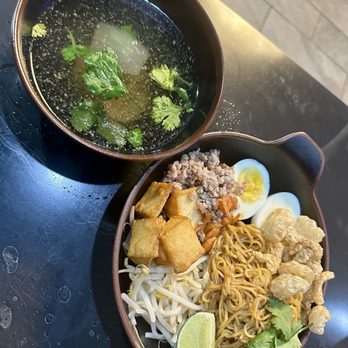 Som Boon Thai Kitchen - Som Boon Dry Noodle - bad. Just get Indomie Mi Goreng instant noodles and eat at home and that'll be better. - Thai Near Me - Houston, Texas