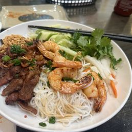 Grilled shrimp and pork vermicelli !! VERY good! Grilled shrimp and pork vermicelli !! VERY good!