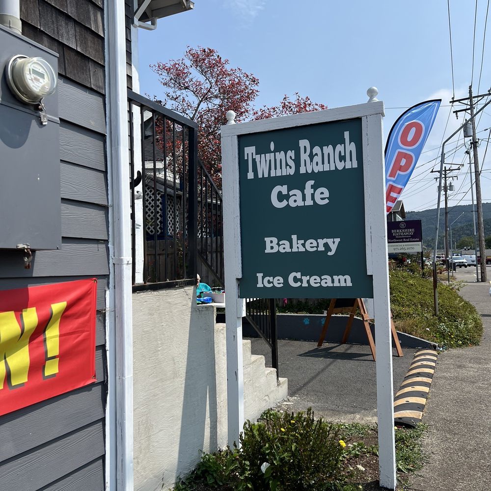 Twins Ranch Cafe - Front area - Ice Cream & Frozen Yogurt Near Me - Garibaldi, Oregon