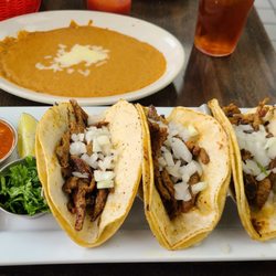 El Burrito Loco - Tacos carnitas!