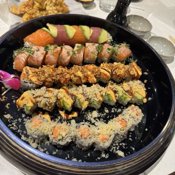 Sushifriends Hashi - SUSHI FRIENDS PLATTER Rolls - Sushi Bars Near Me - Fairfax, Virginia