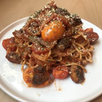 Outro - spaghetti with mushrooms and cherry tomatoes (a little spicy but good!) - Cafes Near Me - New York, New York
