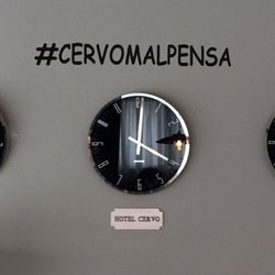 Hotel Cervo - In case you need to know the time