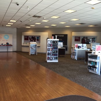Verizon - The inside of the league city store - Mobile Phones Near Me - League City, Texas Verizon - The inside of the league city store - Mobile Phones Near Me - League City, Texas
