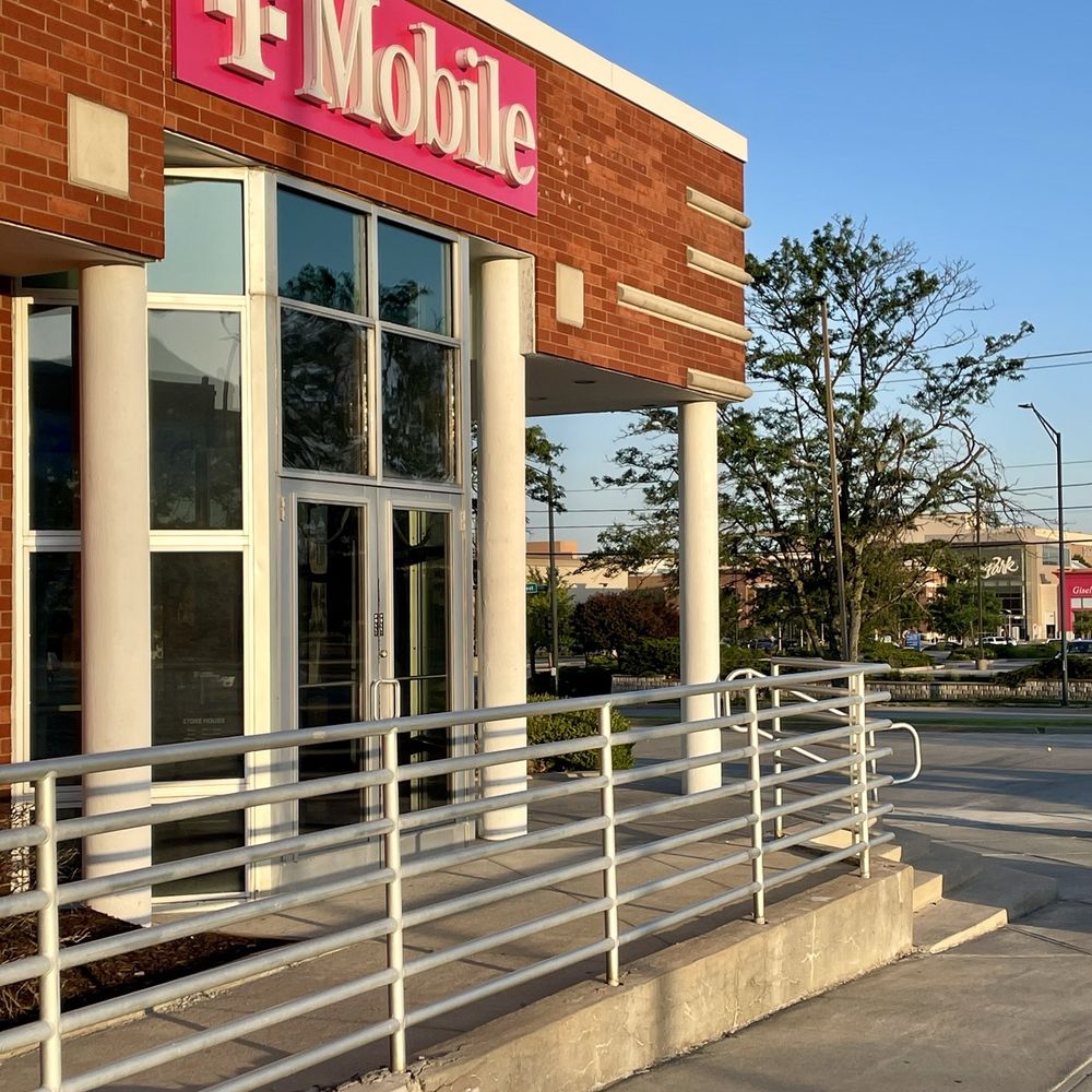 T-Mobile - T-Mobile store on 95th Street across from Oak Park Mall - Mobile Phones Near Me - Overland Park, Kansas T-Mobile - T-Mobile store on 95th Street across from Oak Park Mall - Mobile Phones Near Me - Overland Park, Kansas