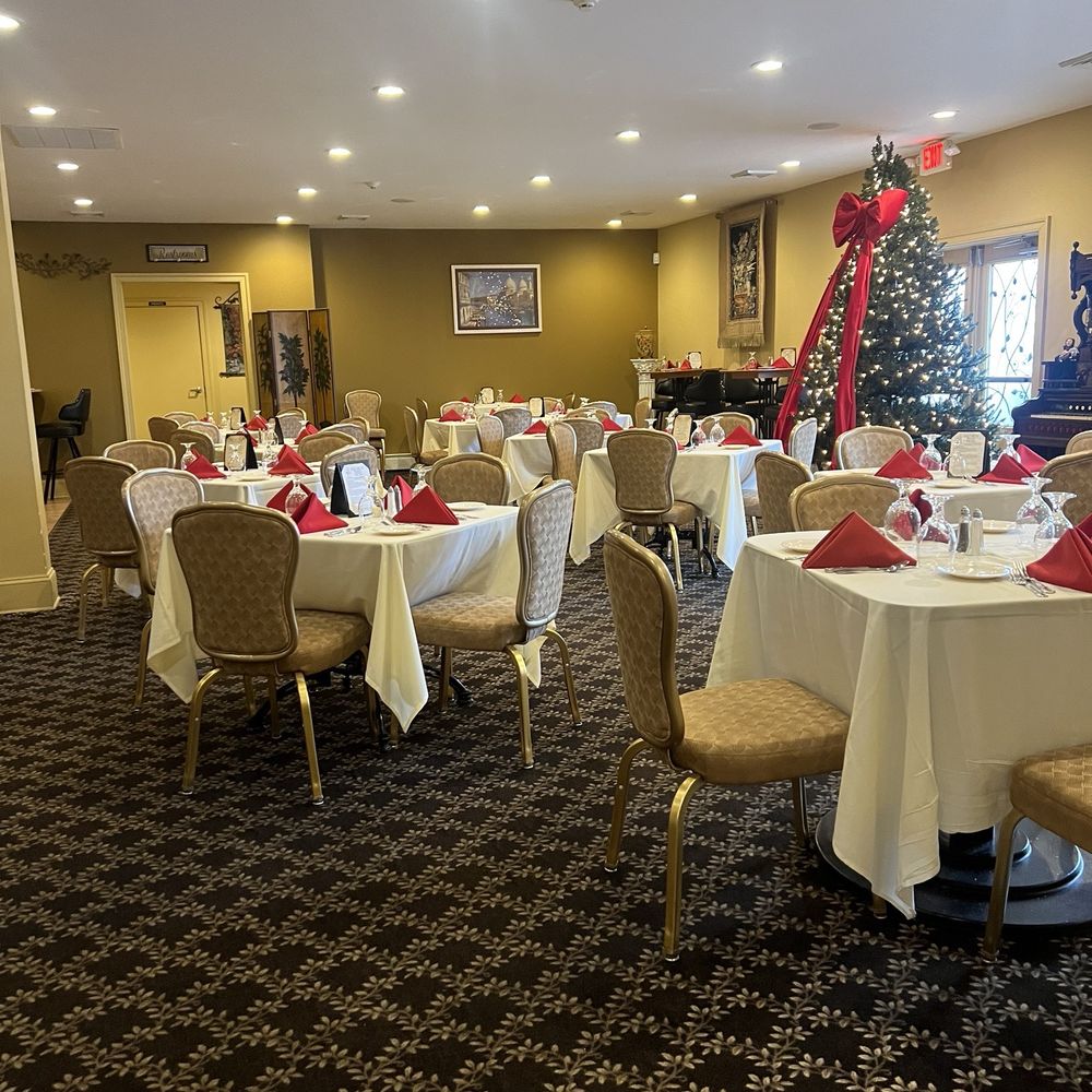 Visaggios - Festive holiday ambiance - Italian Near Me - Enola, Pennsylvania Visaggios - Festive holiday ambiance - Italian Near Me - Enola, Pennsylvania