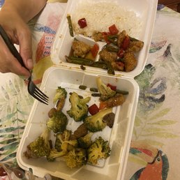 2 pieces of beef in "beef broccoli"