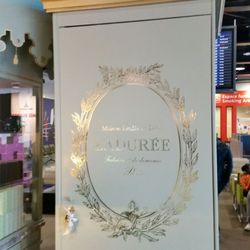 Ladurée - Signage.