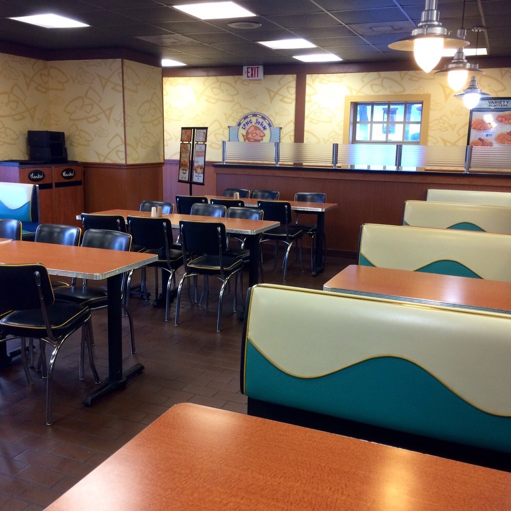 Long John Silver's - Main dining room - Seafood Near Me - Del Rio, Texas