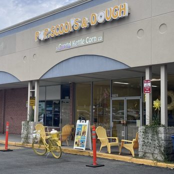 Pop Scoops & Dough - Outside seating area - Ice Cream & Frozen Yogurt Near Me - College Park, Maryland