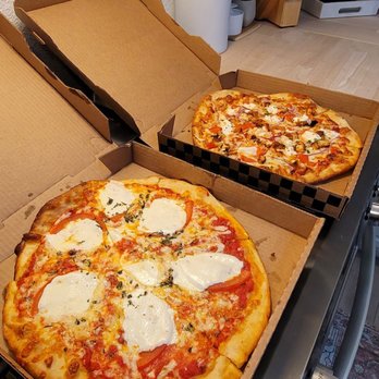 Hippizzazz - Margherita and Rocky Chicken - Pizza Near Me - Sebastopol, California Hippizzazz - Margherita and Rocky Chicken - Pizza Near Me - Sebastopol, California