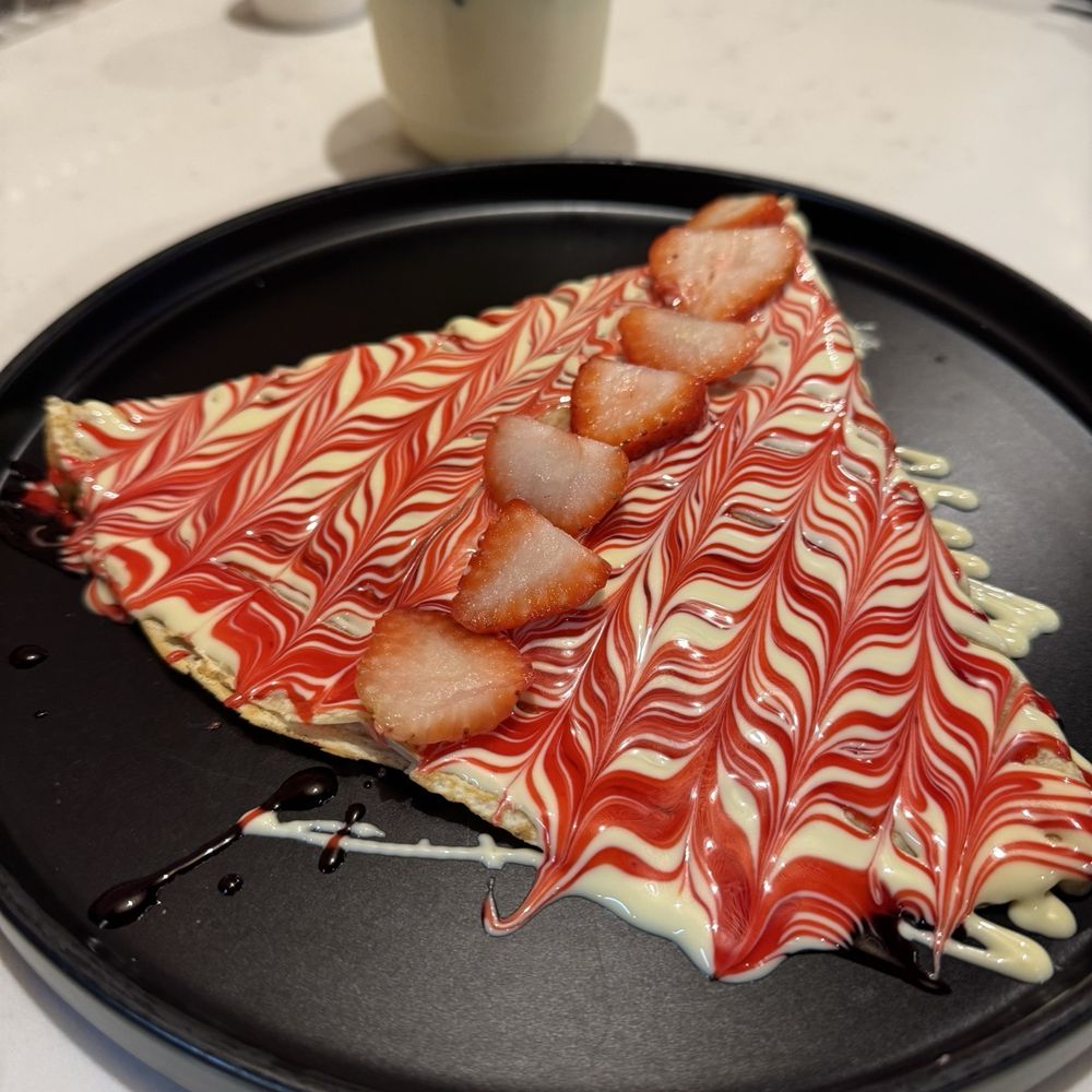 Lune Cafe - Strawberry Crepe - Desserts Near Me - Seattle, Washington Lune Cafe - Strawberry Crepe - Desserts Near Me - Seattle, Washington