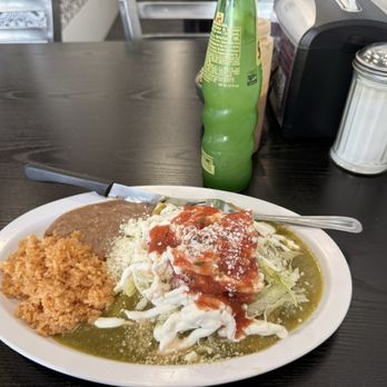 Lindo Michoacan - Enchiladas de Pollo Verde con arroz y frijoles y 1 Soda Mexicana - Mexican Near Me - Santa Ana, California Lindo Michoacan - Enchiladas de Pollo Verde con arroz y frijoles y 1 Soda Mexicana - Mexican Near Me - Santa Ana, California
