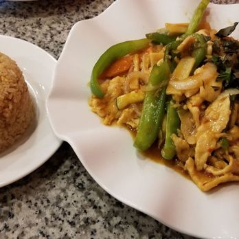 Iron Wok - Mediocre and tasteless spicy Thai basil chicken dish - Chinese Near Me - Bryson City, North Carolina Iron Wok - Mediocre and tasteless spicy Thai basil chicken dish - Chinese Near Me - Bryson City, North Carolina